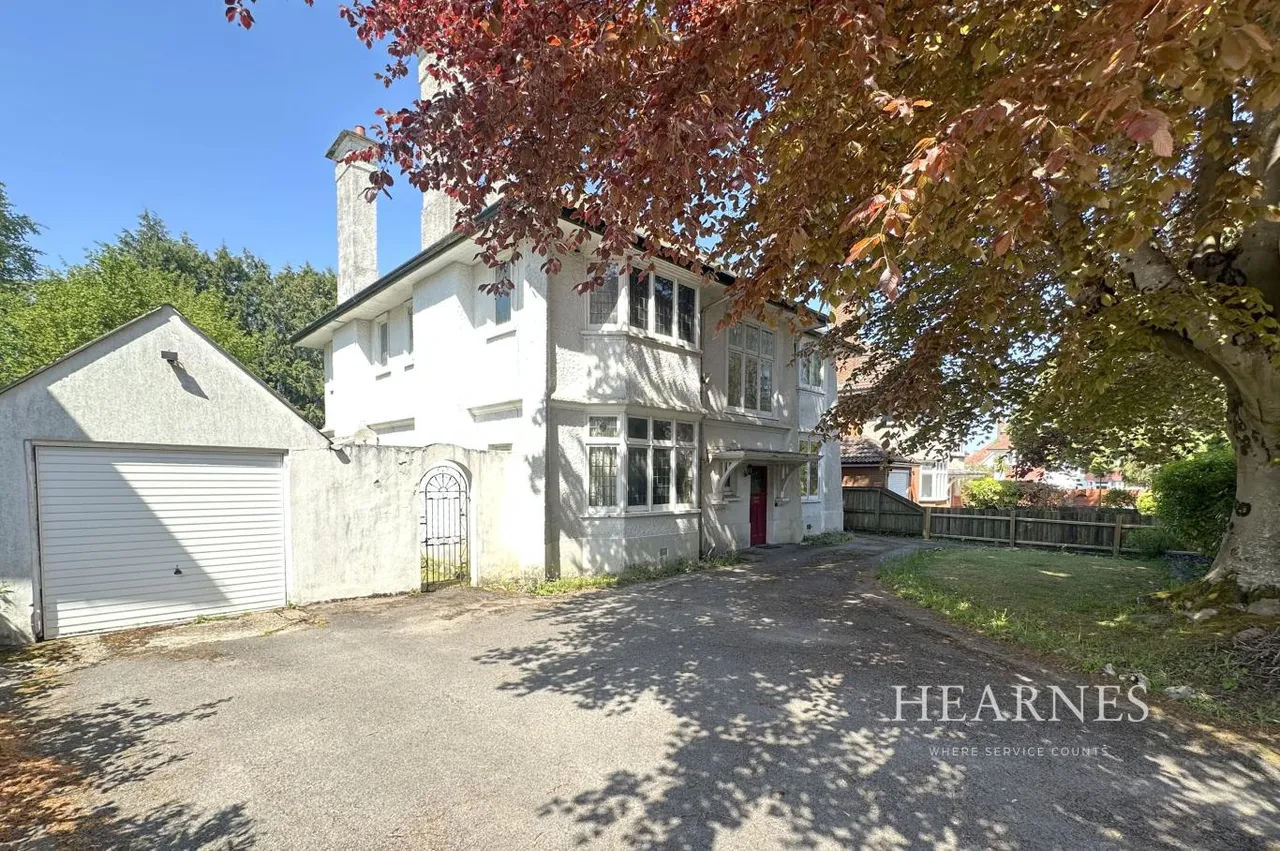 6 bed property for sale, Roslin Road, BH3