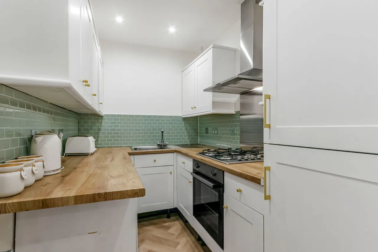 Bassett House, Knyveton Road, photo 9