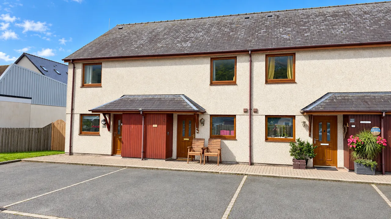 2 bed house for sale, Cae Roger, Barmouth, LL42