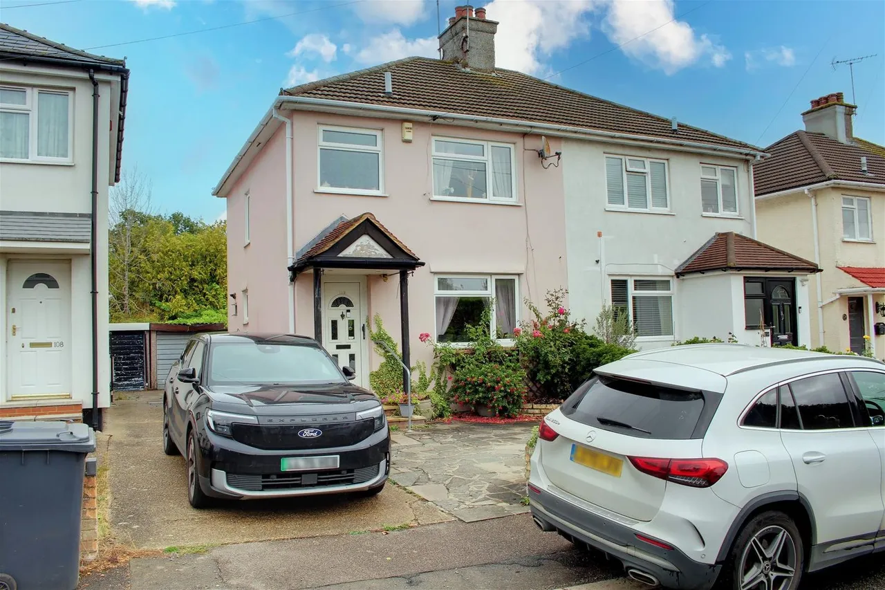 2 bed house for sale — Cranborne Road, Potters Bar EN6 3AJ
