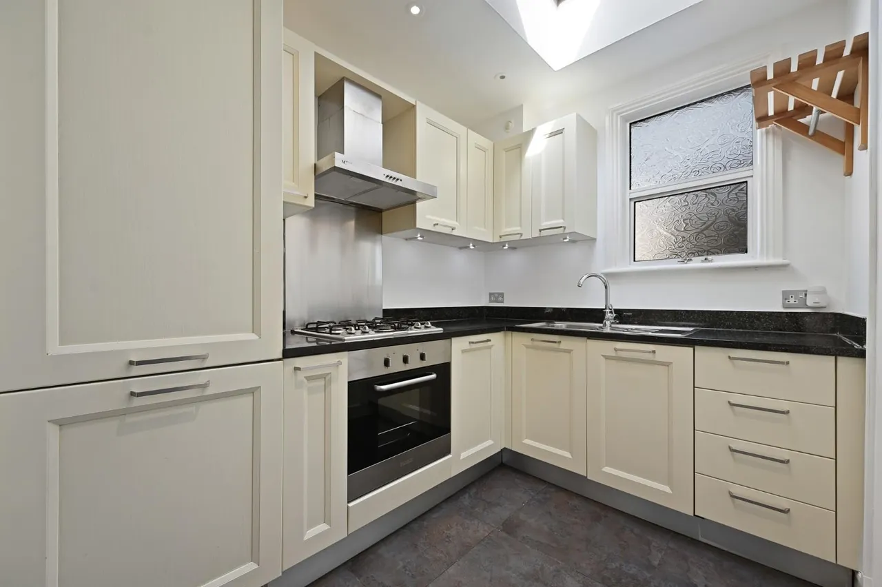 Fernhead Road, Maida Vale, photo 2