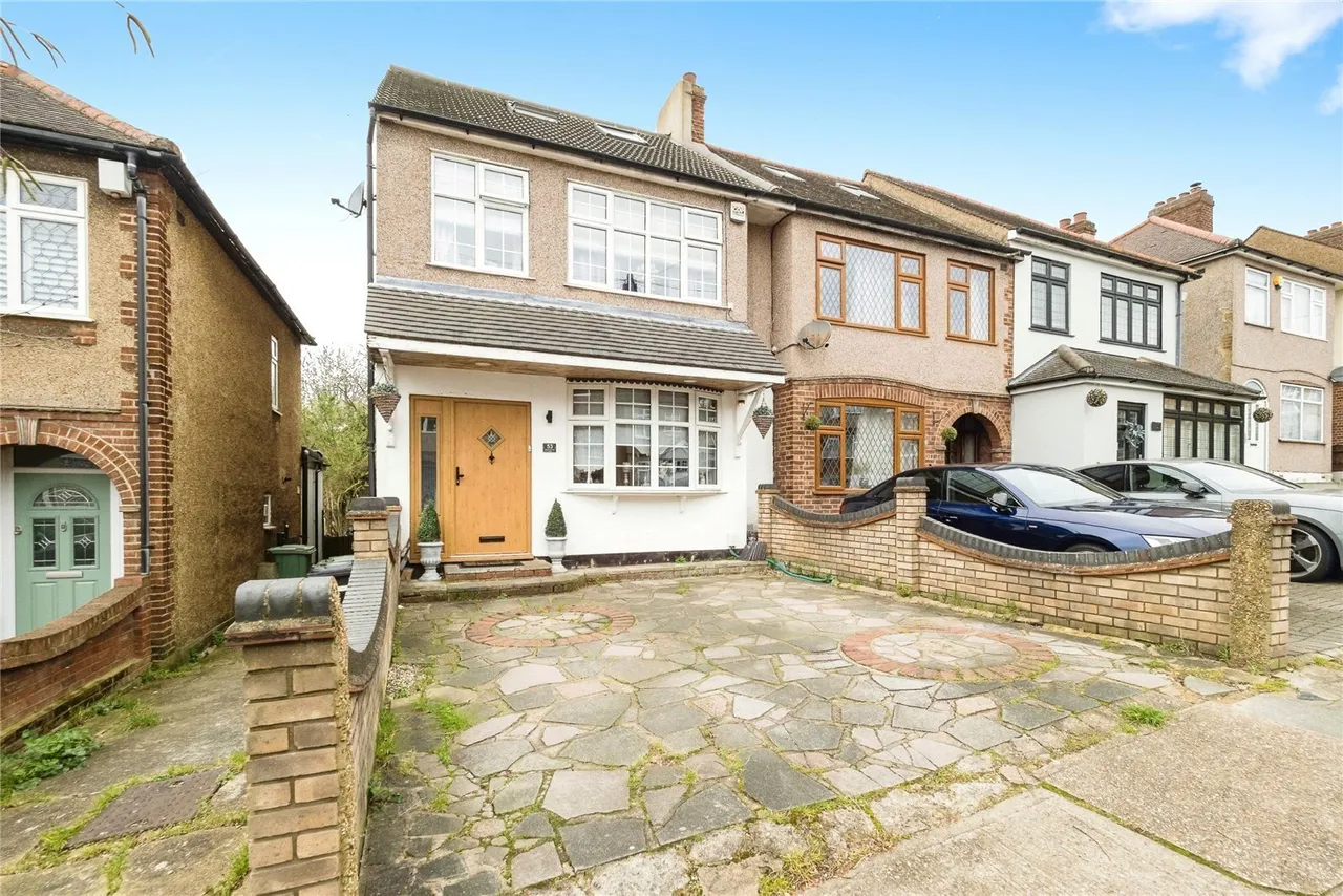 4 bed house for sale — Mount Pleasant Road, Romford, RM5