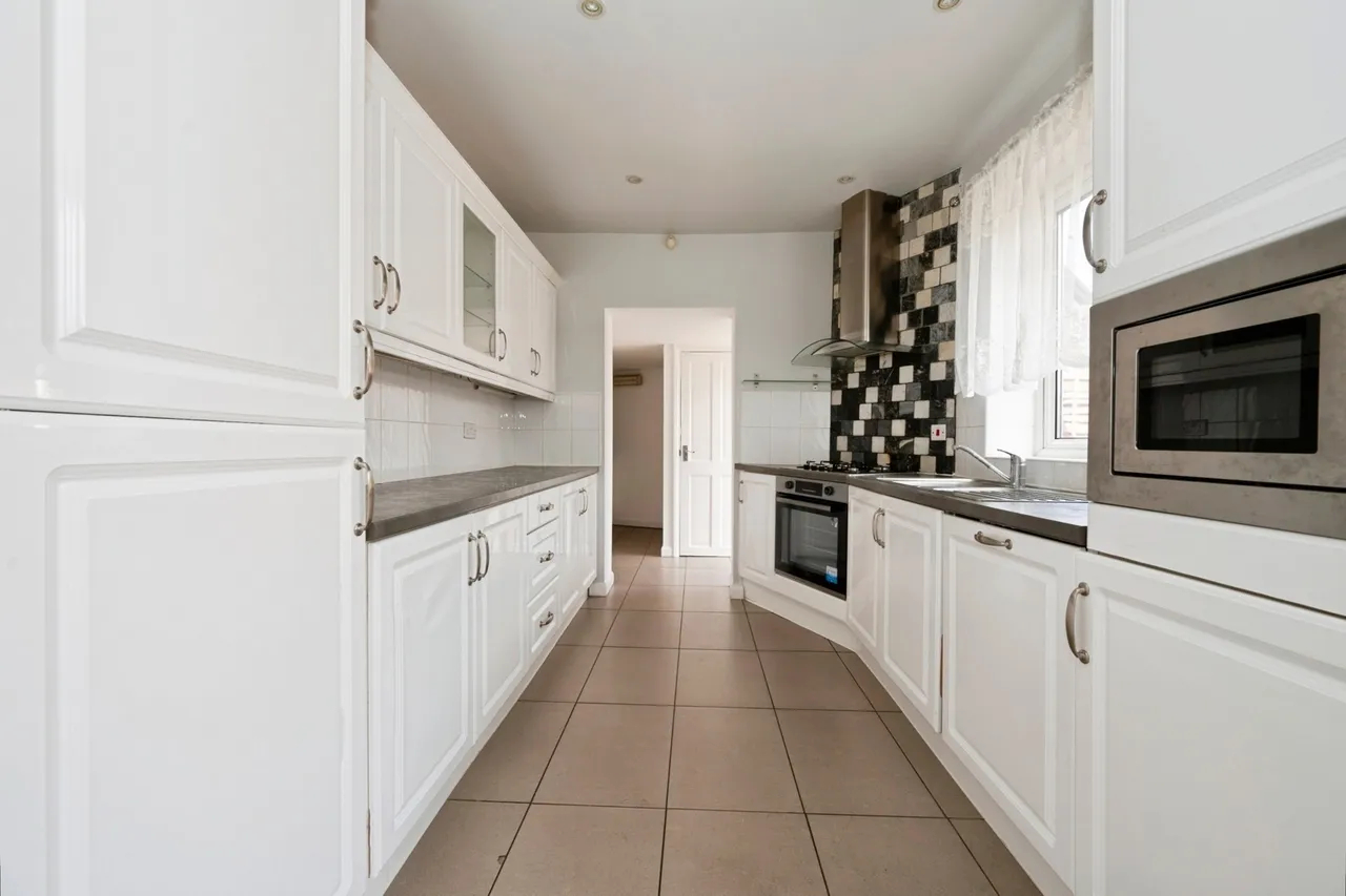 Holmwood Road, Chessington, KT9, photo 8