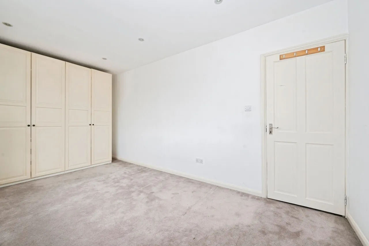 Holmwood Road, Chessington, KT9, photo 10