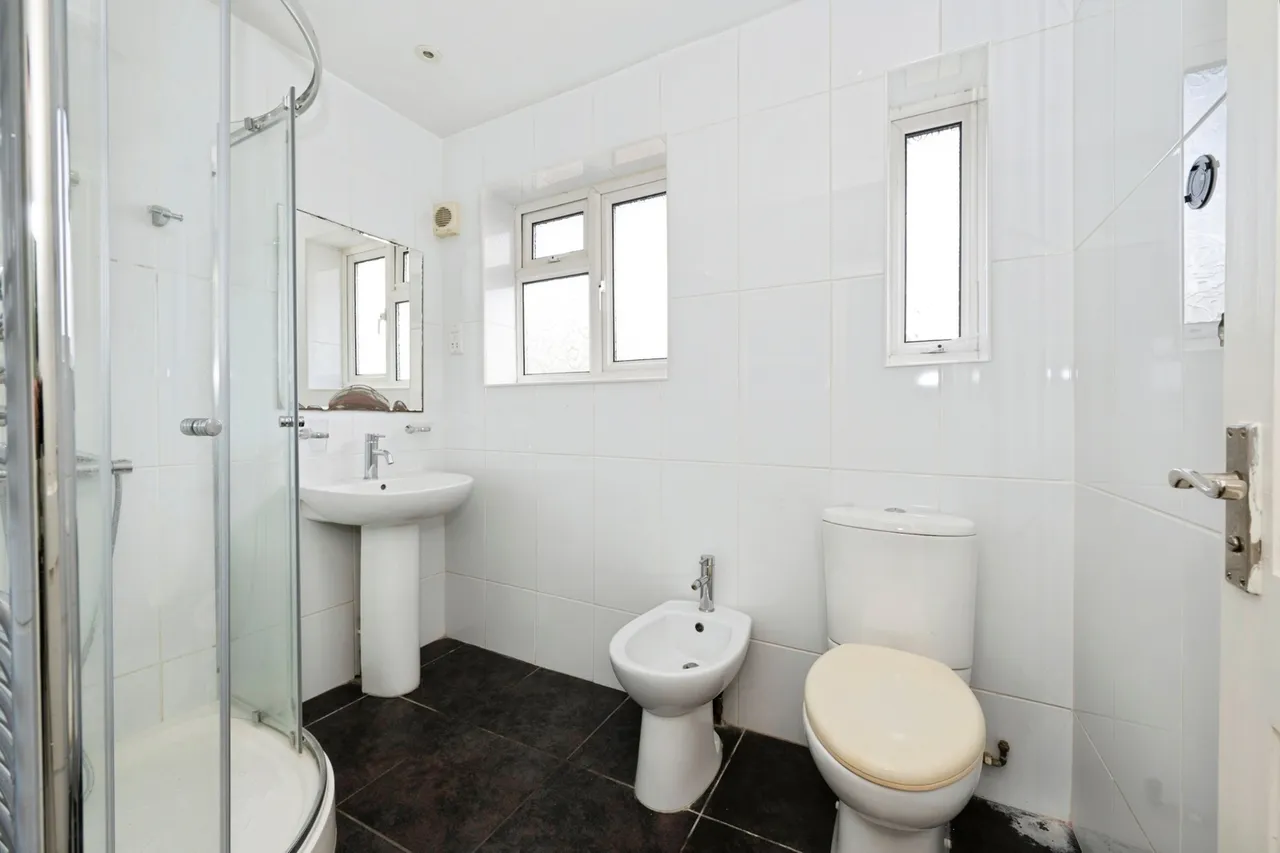 Holmwood Road, Chessington, KT9, photo 7