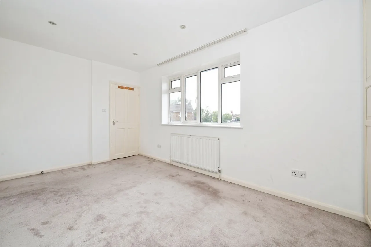Holmwood Road, Chessington, KT9, photo 6