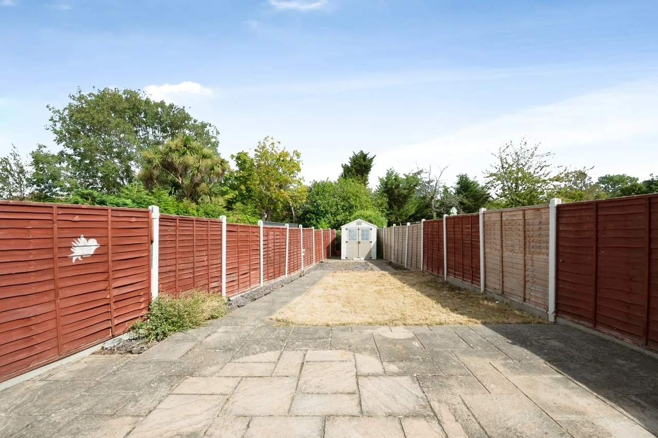 Holmwood Road, Chessington, KT9, photo 9