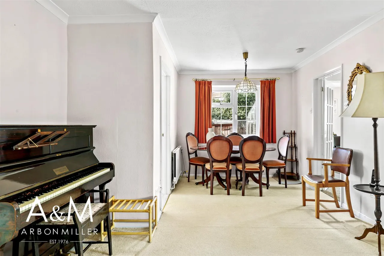 Benrek Close, Hainault, Essex, Ilford, IG62QL, photo 3