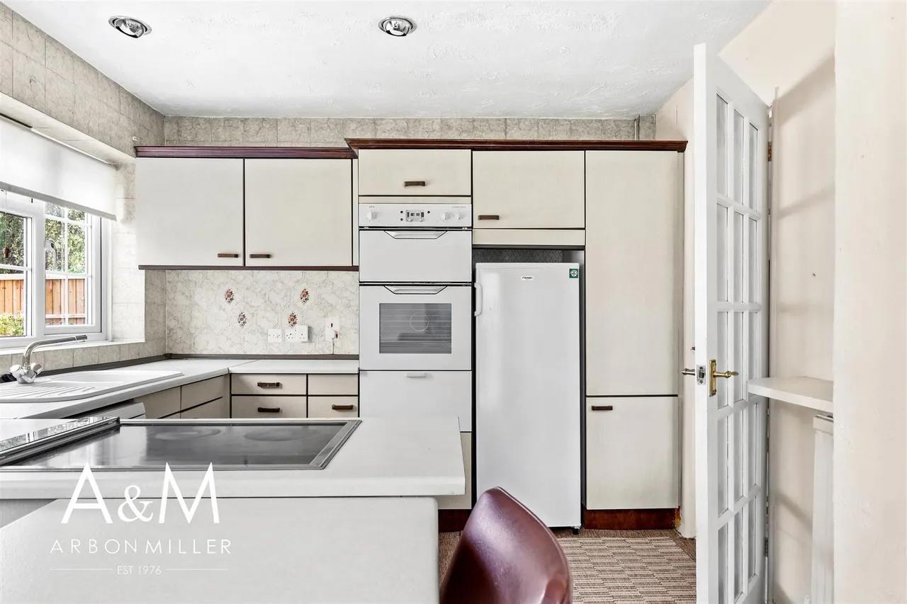 Benrek Close, Hainault, Essex, Ilford, IG62QL, photo 9