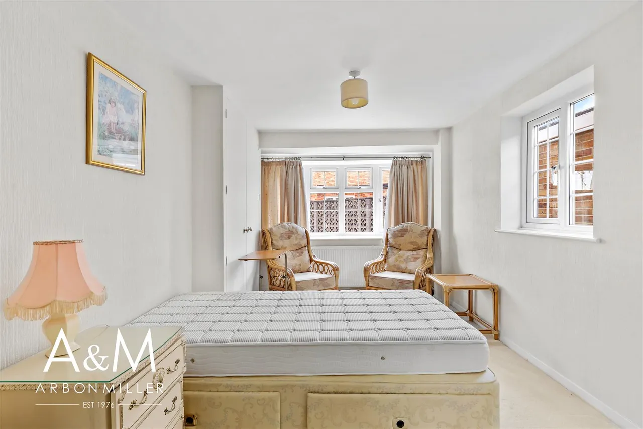 Benrek Close, Hainault, Essex, Ilford, IG62QL, photo 5