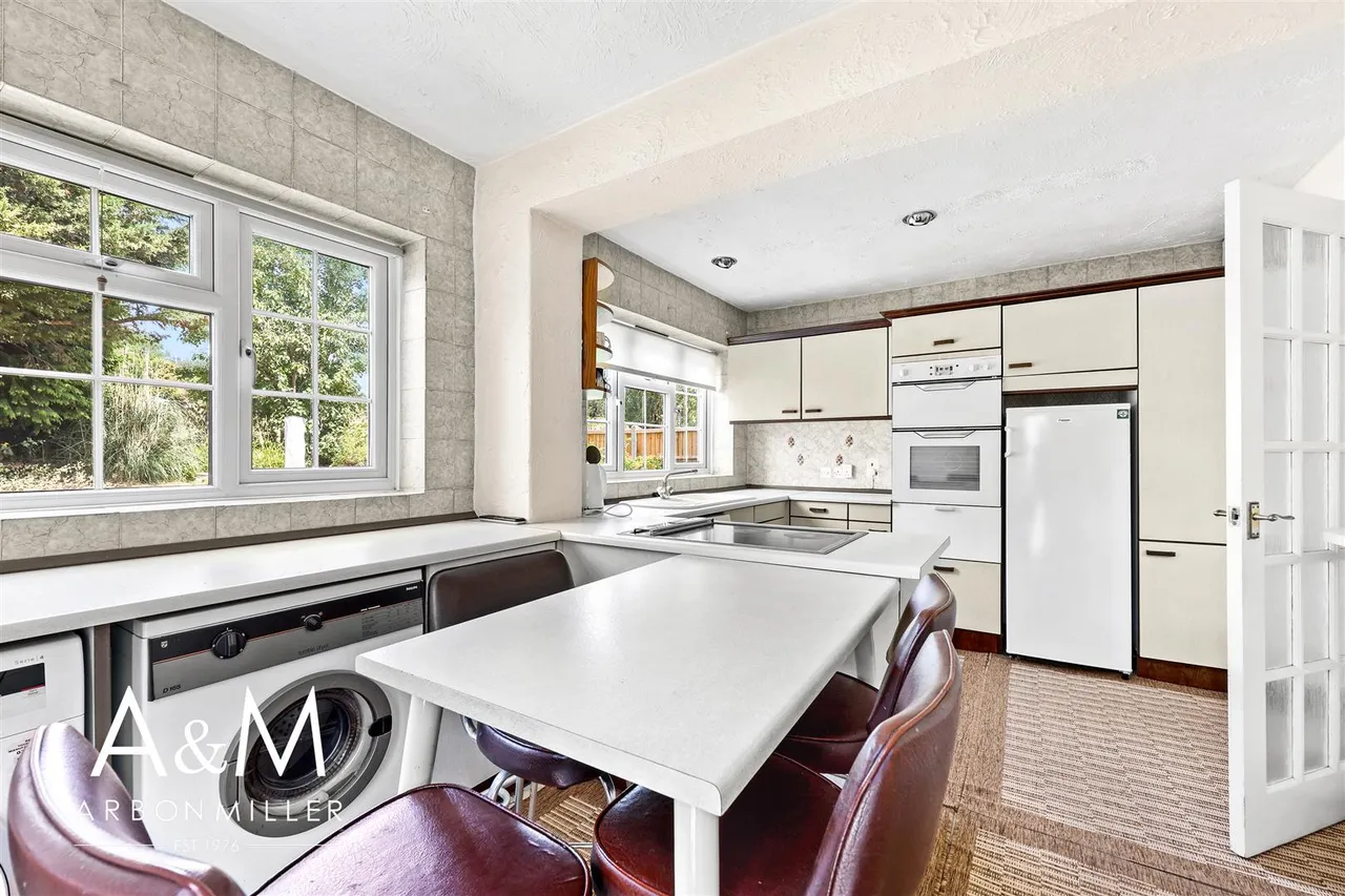 Benrek Close, Hainault, Essex, Ilford, IG62QL, photo 8