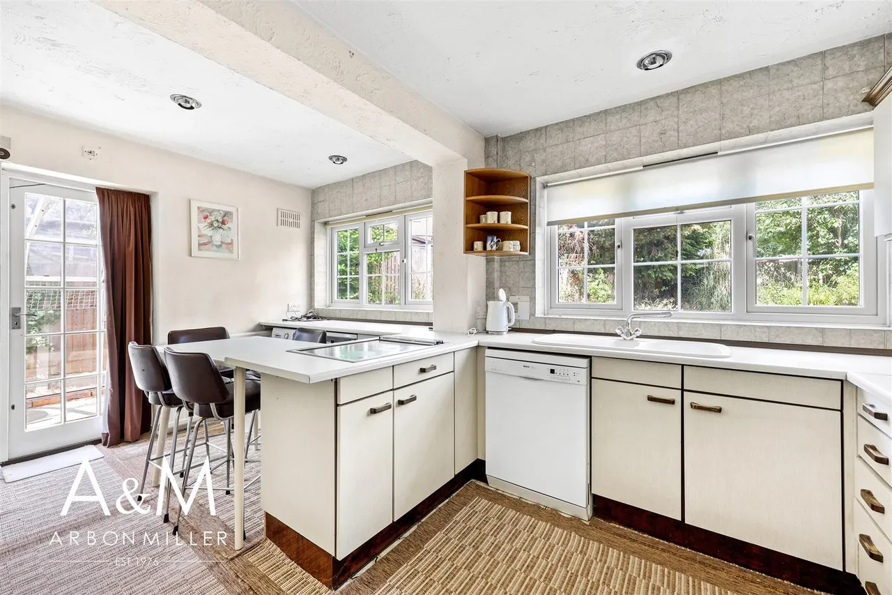 Benrek Close, Hainault, Essex, Ilford, IG62QL, photo 6