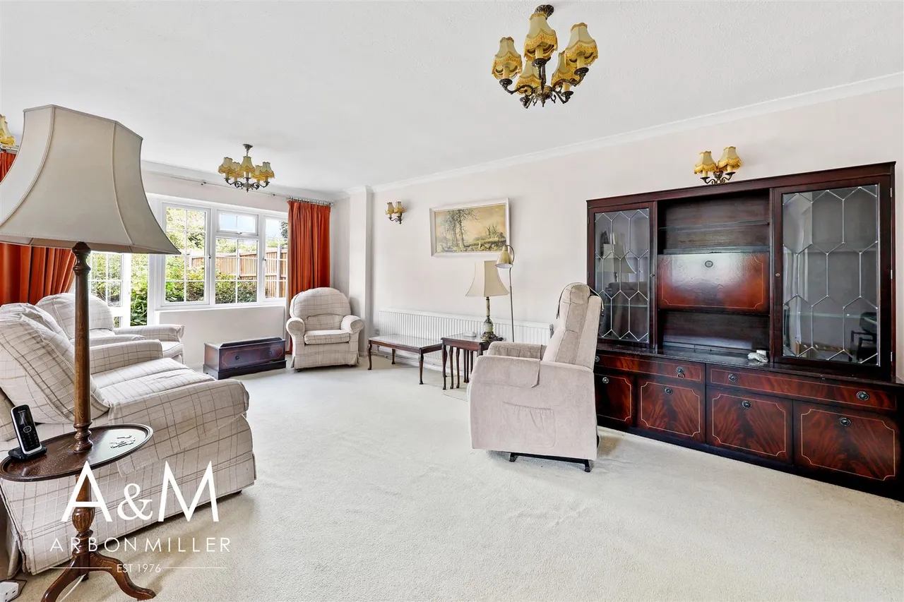Benrek Close, Hainault, Essex, Ilford, IG62QL, photo 4