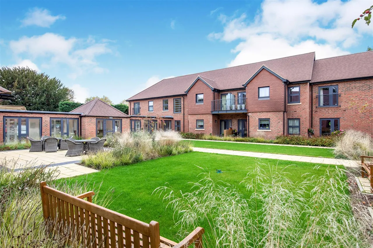 St. Giles Mews, Stony Stratford, MK11, photo 25
