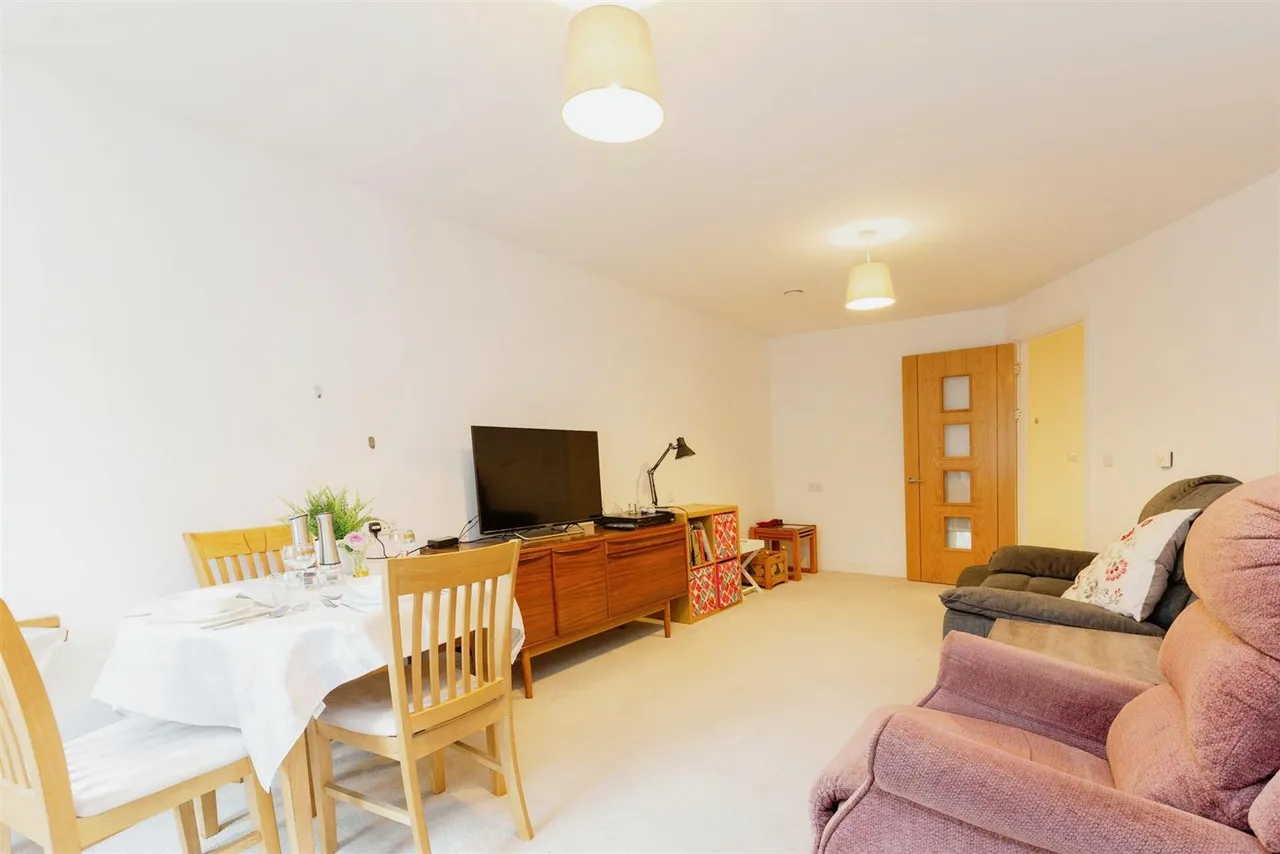 St. Giles Mews, Stony Stratford, MK11, photo 5