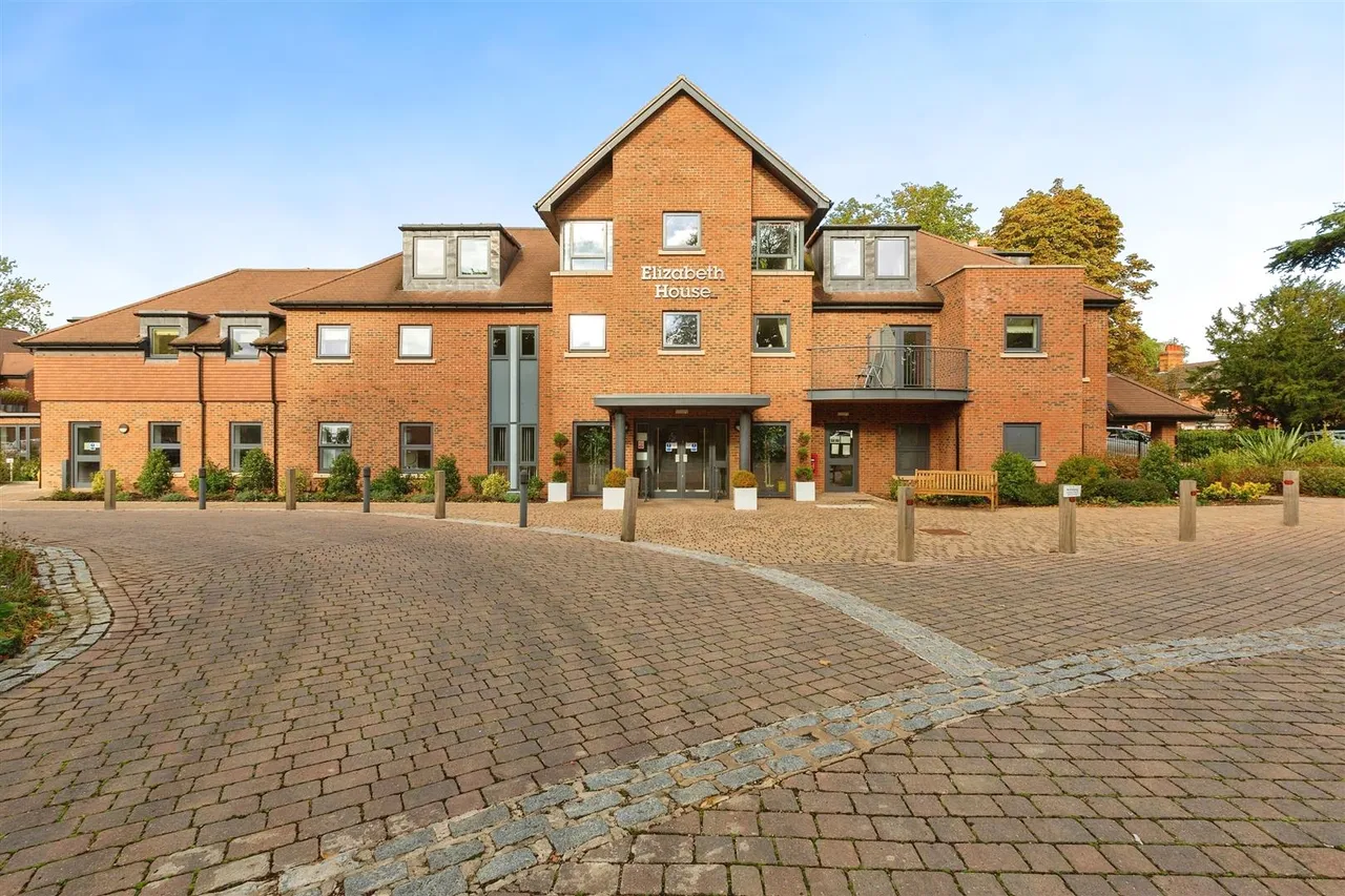 1 bed flat for sale, St. Giles Mews, Stony Stratford, MK11