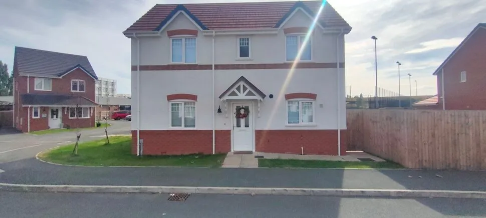 3 bed house for sale, Maes Glyndwr, Wrexham, LL11