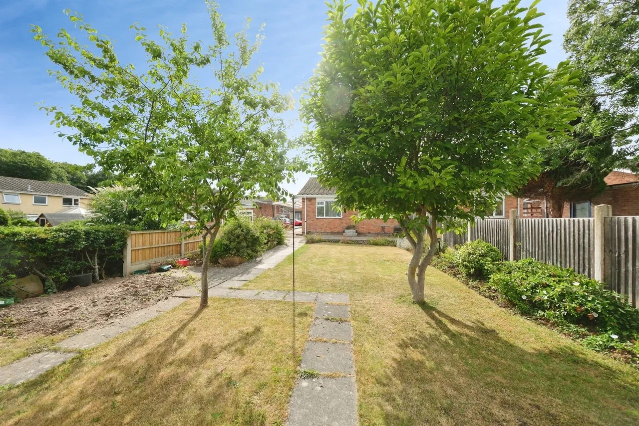 Pembroke Drive, Carlton-In-Lindrick, Worksop, photo 10