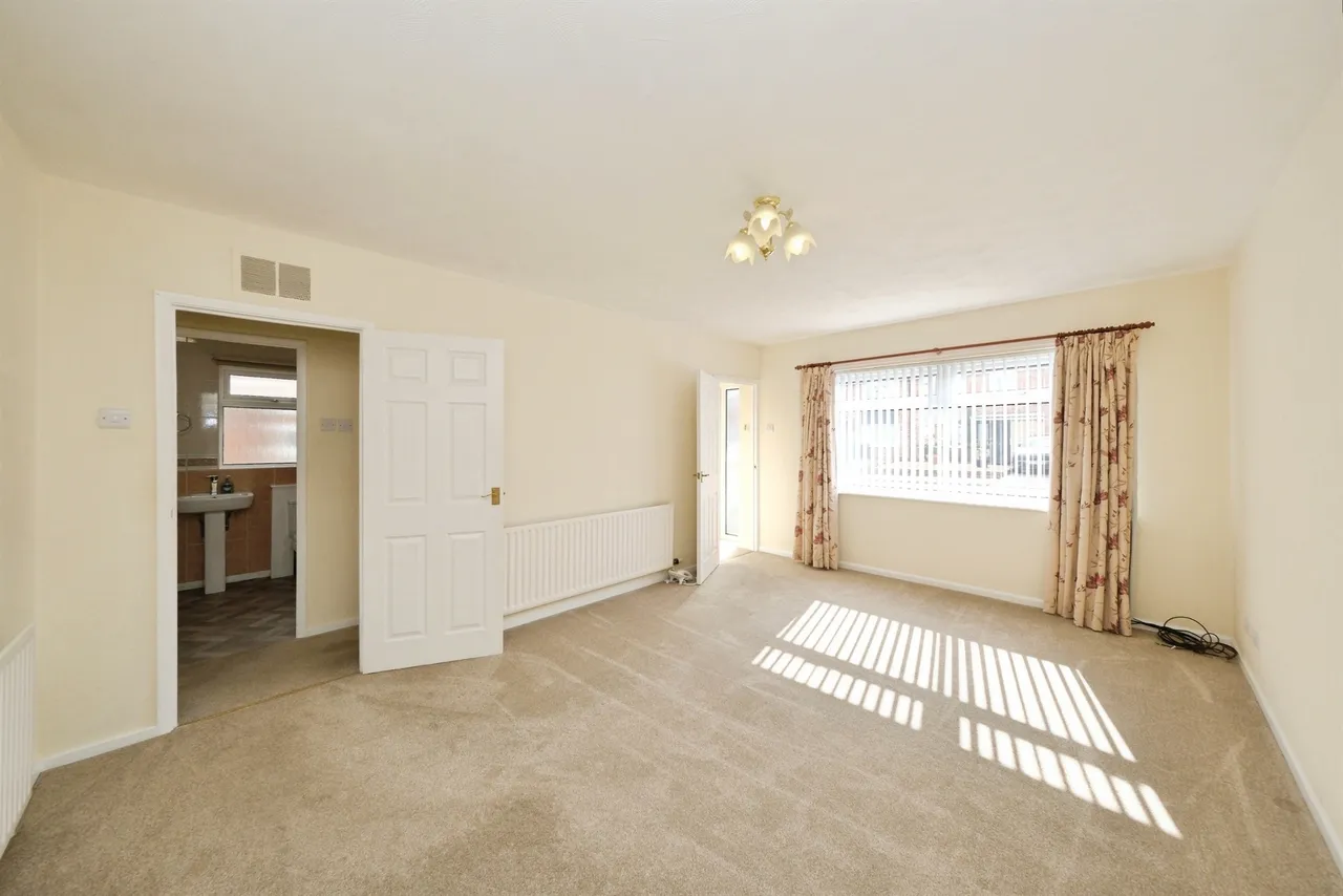 Pembroke Drive, Carlton-In-Lindrick, Worksop, photo 4