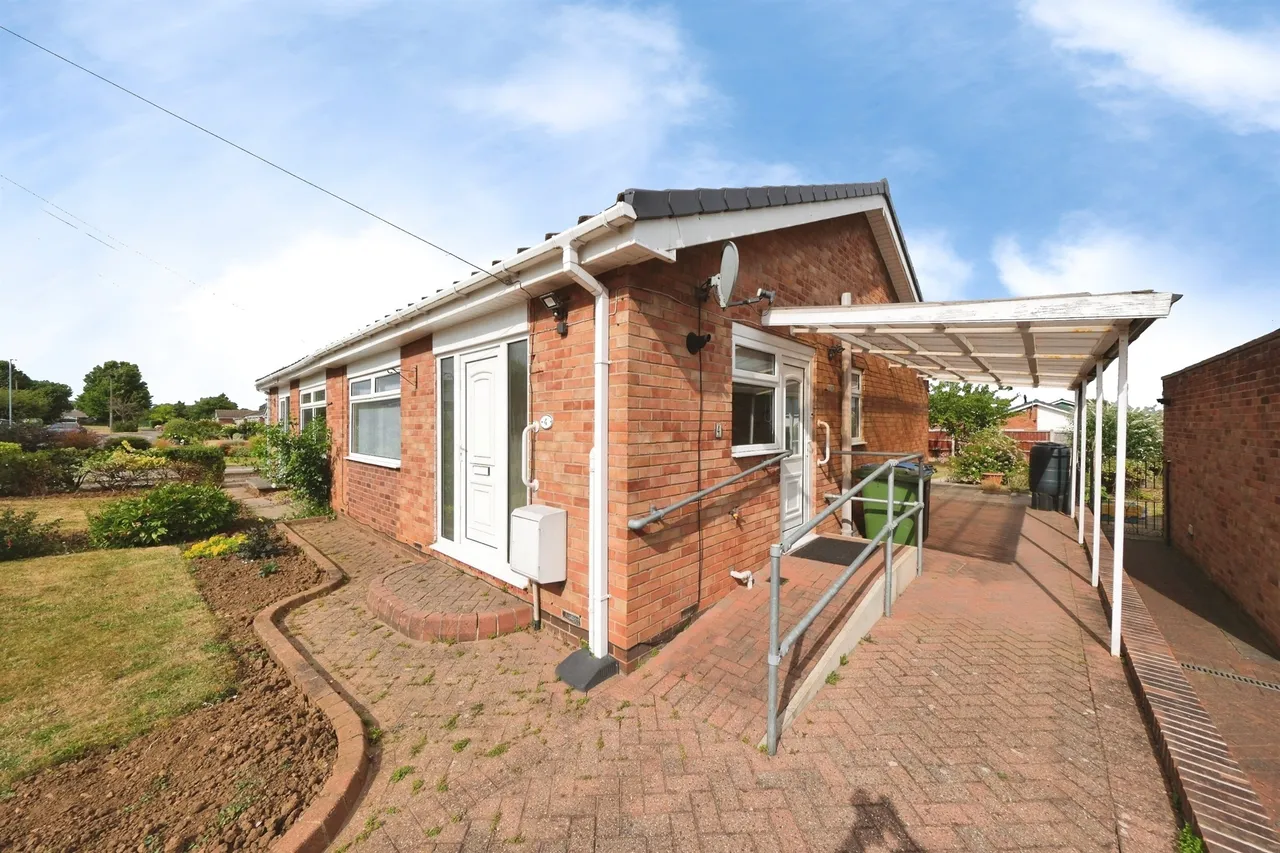 Pembroke Drive, Carlton-In-Lindrick, Worksop, photo 11