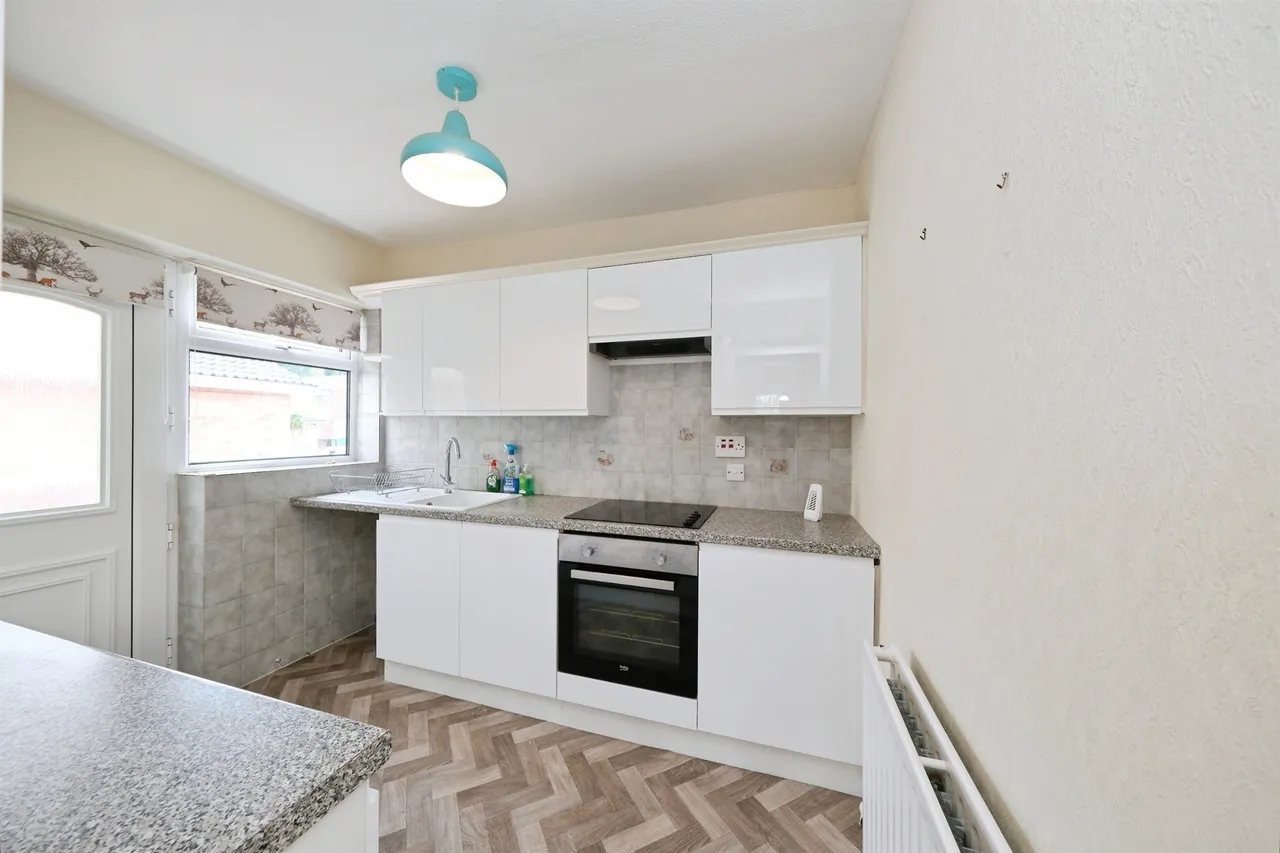 Pembroke Drive, Carlton-In-Lindrick, Worksop, photo 5