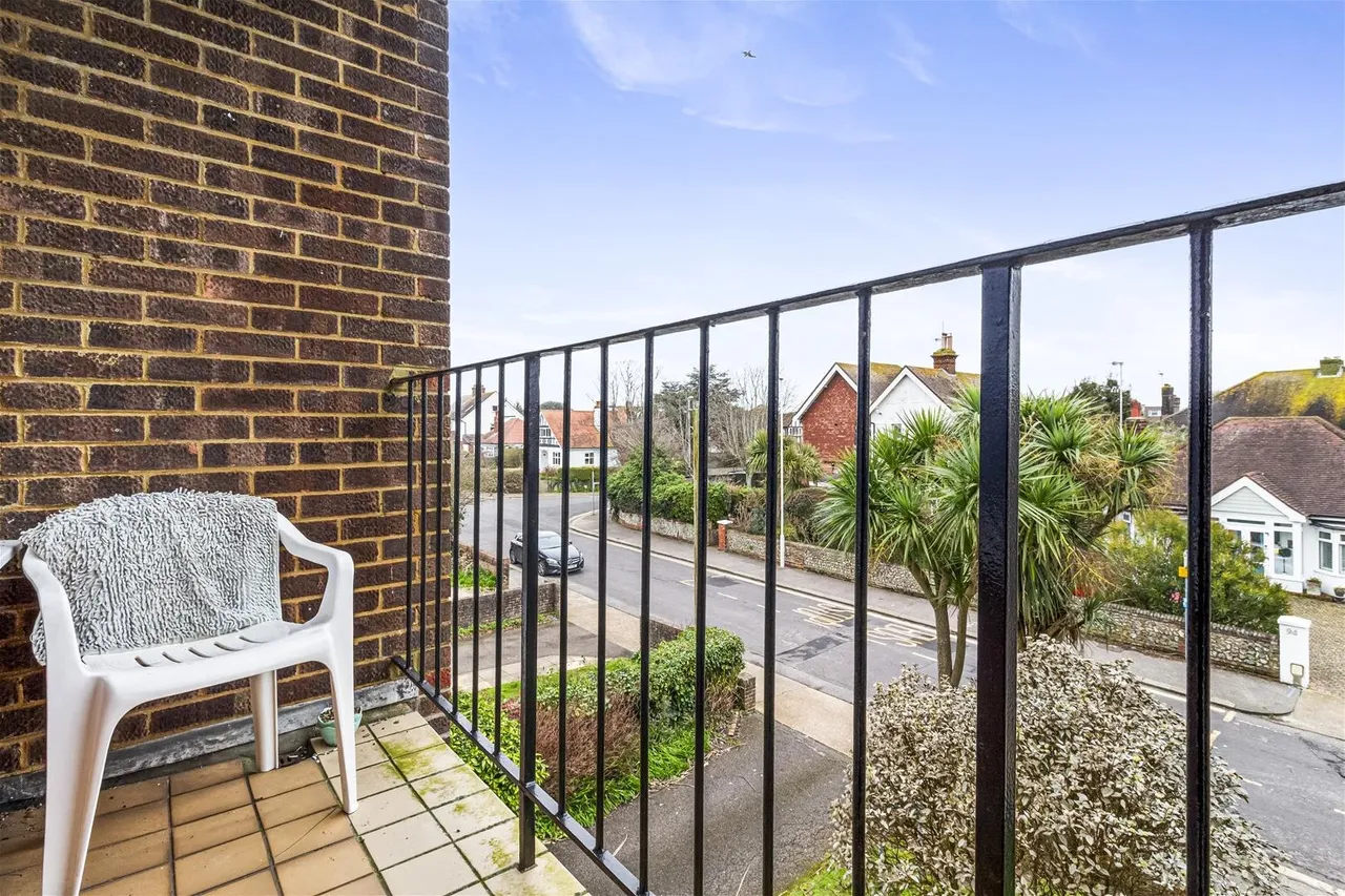Wallace Avenue, Worthing, photo 6