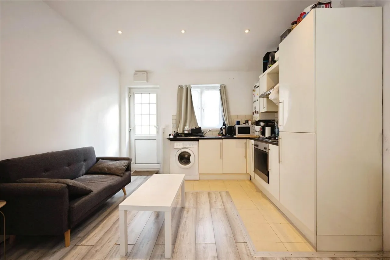 Ashton Road, Luton, Bedfordshire, LU1, photo 4