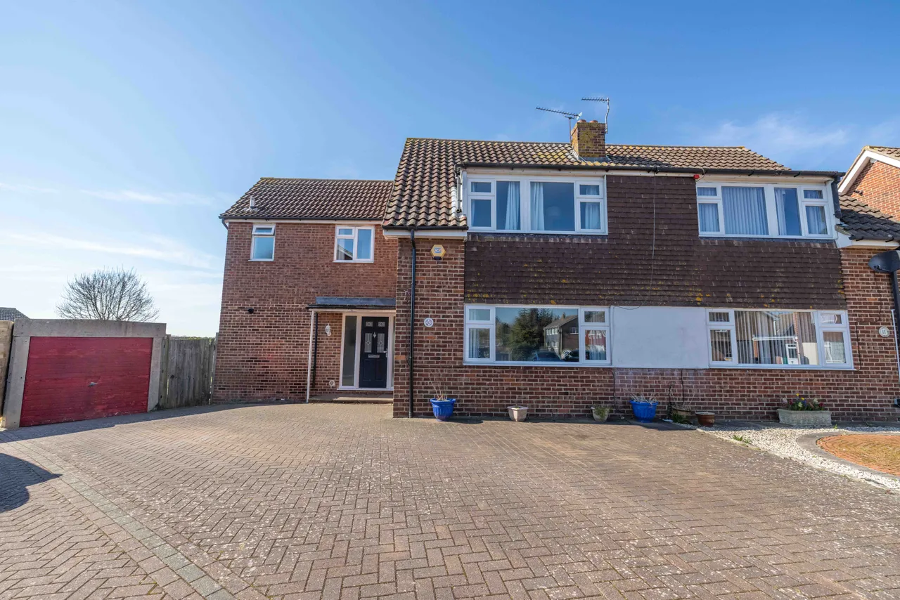 5 bed house for sale, Rowan Close, Sturry, CT2