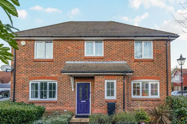 3 bed house for sale — Kingswood Close, Ashford, TW15