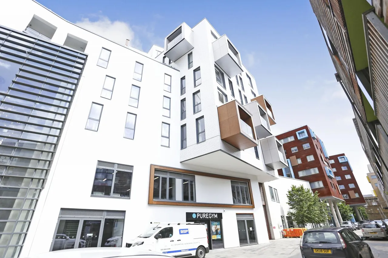 3 bed flat for sale, John Donne Way, London, SE10