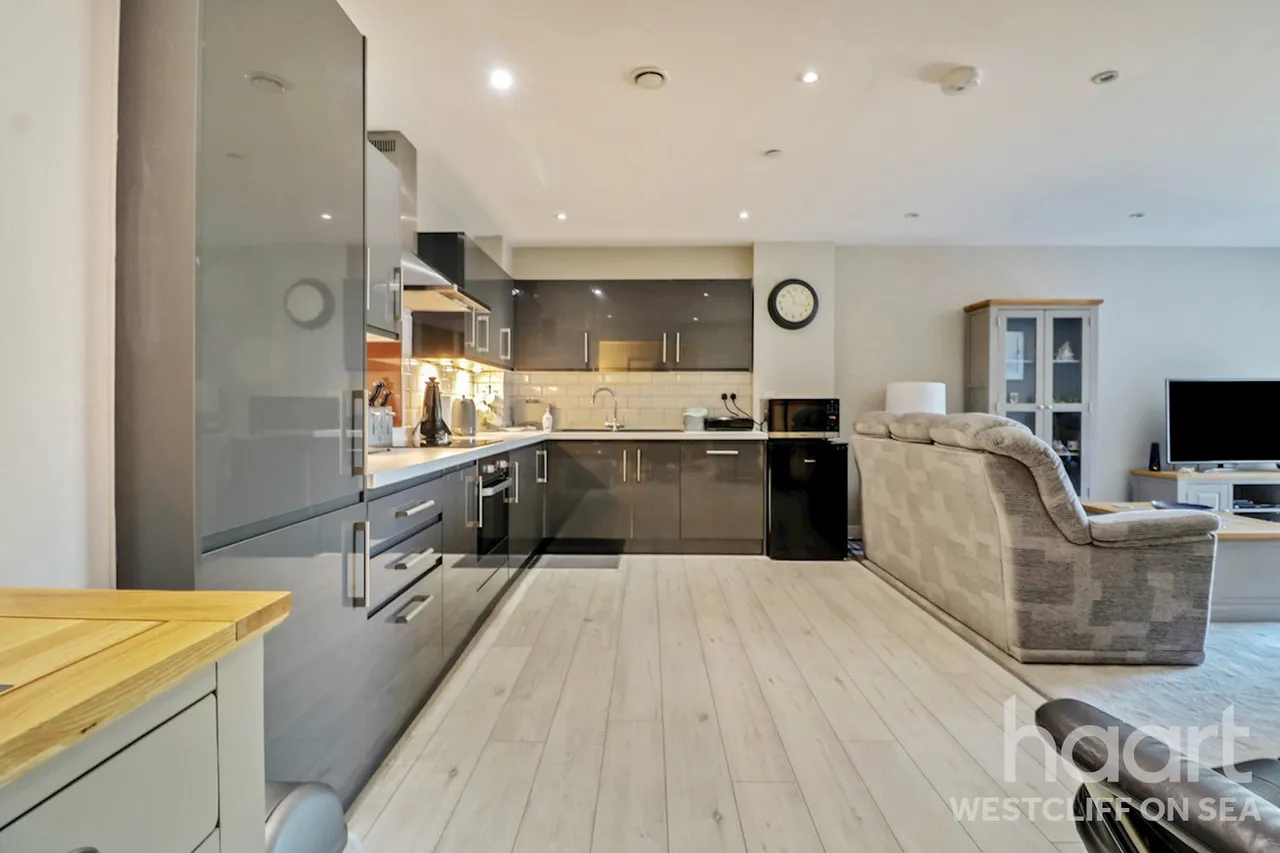 Victoria Avenue, Southend-On-Sea, SS2, photo 3