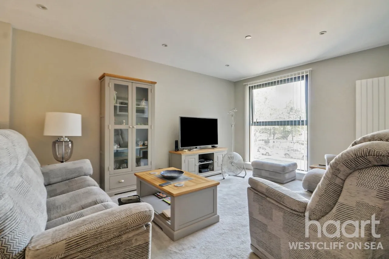 2 bed flat for sale, Victoria Avenue, Southend-On-Sea, SS2