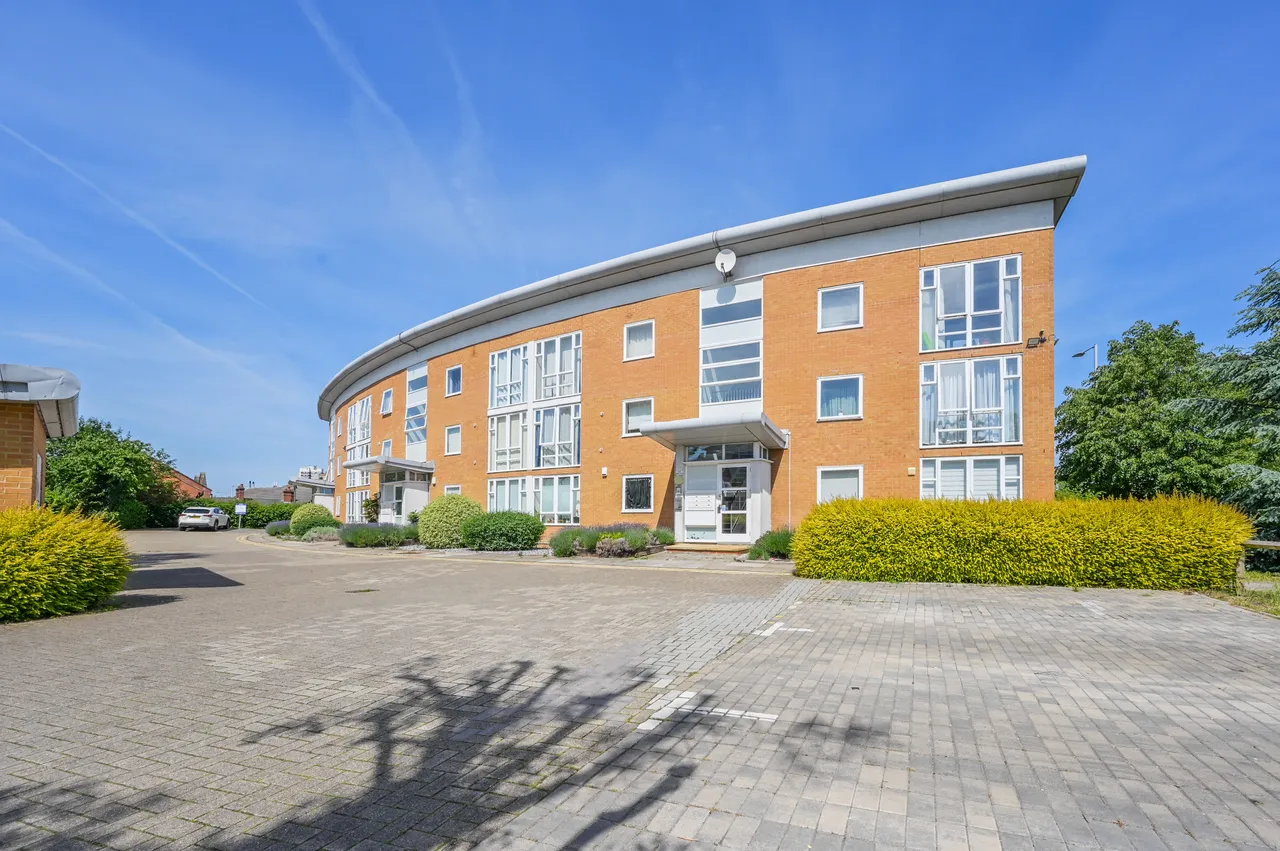 1 bed flat for sale — 44 Grimsby Grove, London