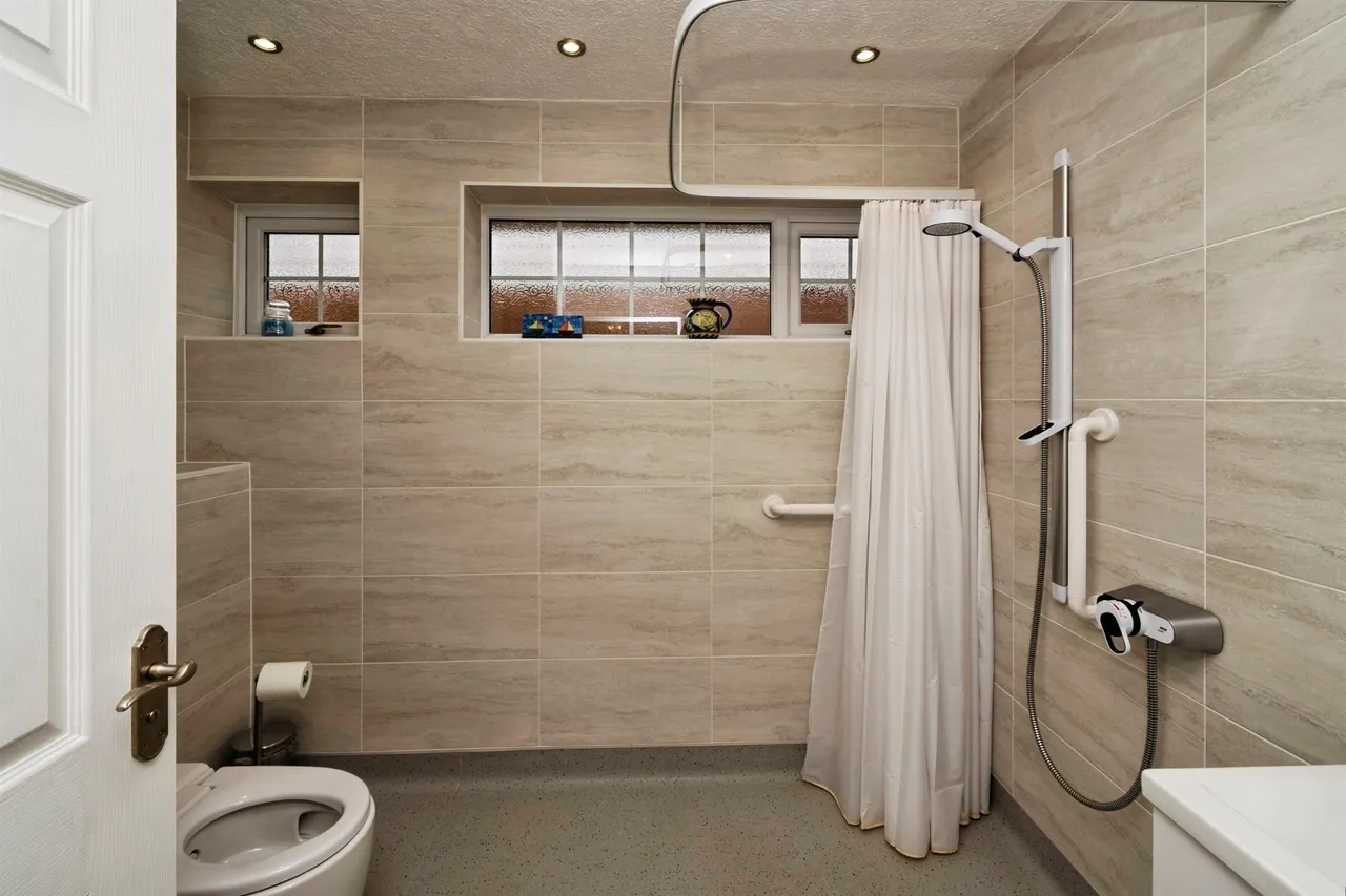 Allangate Close, Wirral, CH49, photo 13