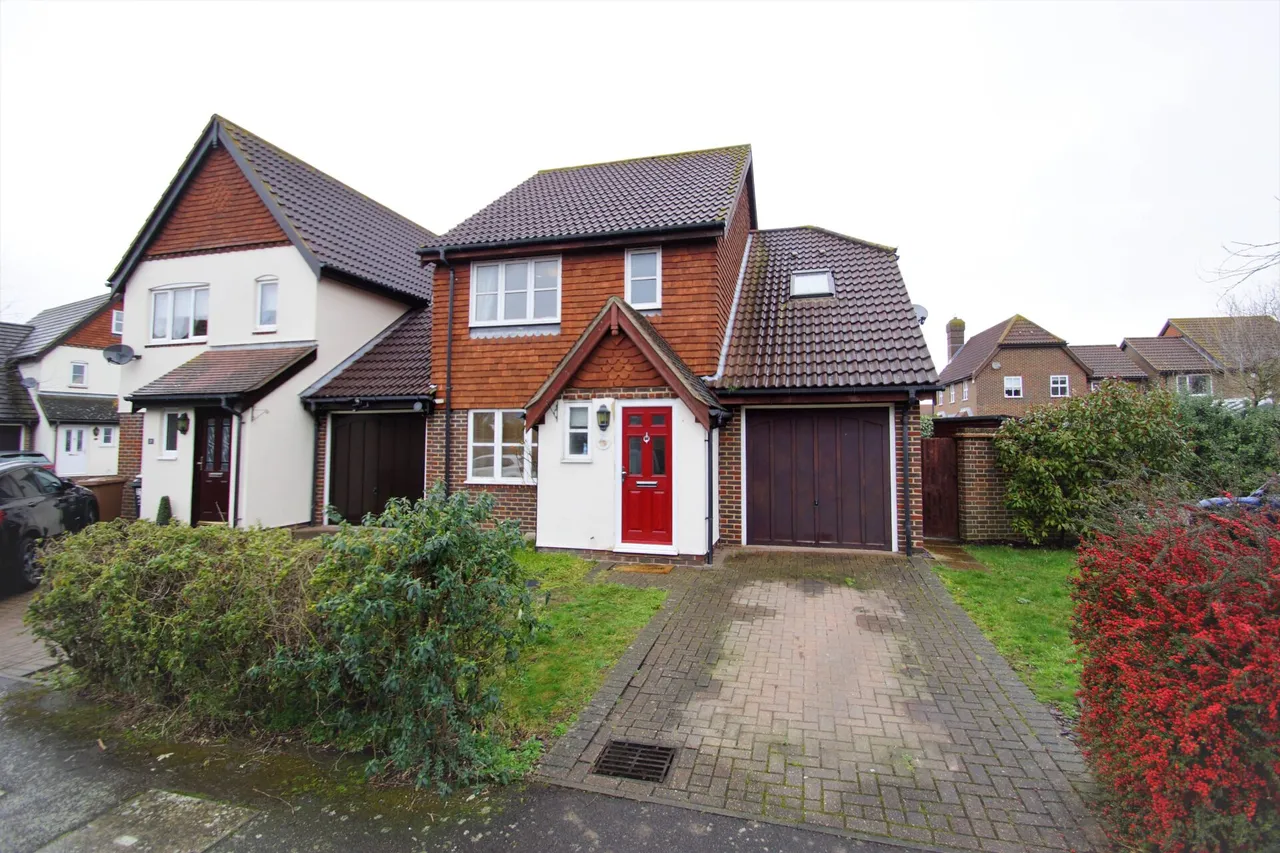 4 bed house for sale — Landale Gardens, Dartford