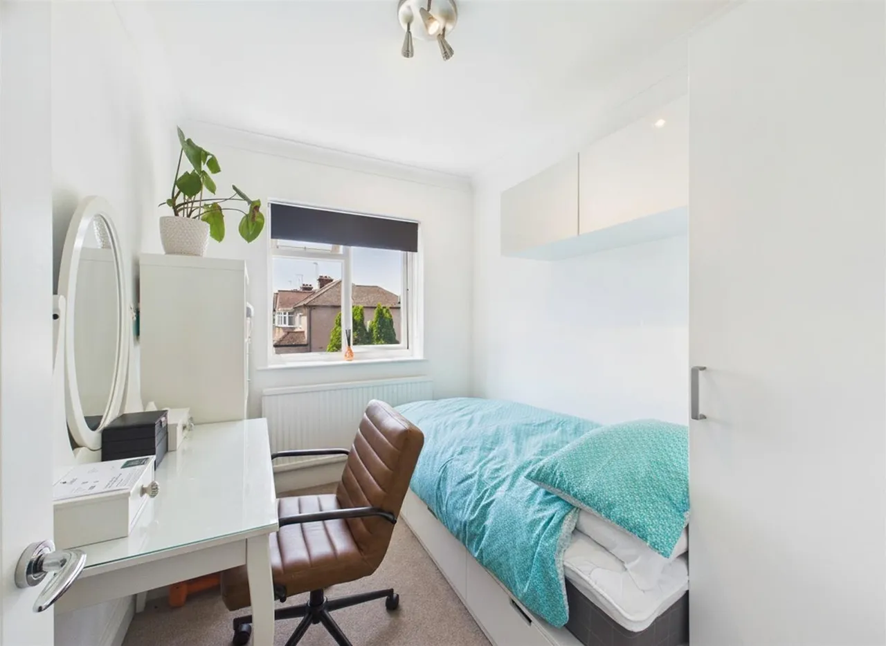 Victoria Road, Ruislip, HA4 0EP, photo 9
