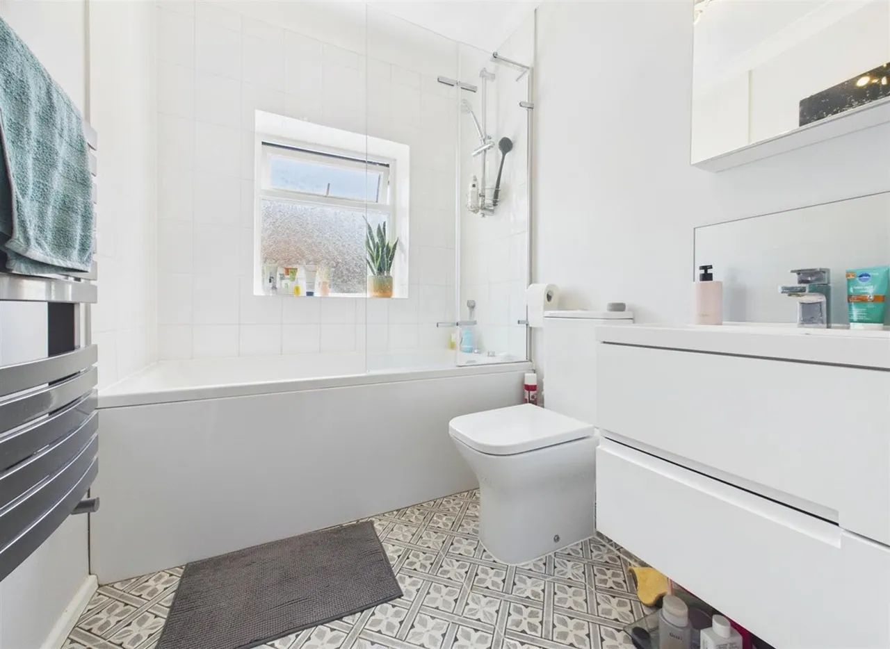 Victoria Road, Ruislip, HA4 0EP, photo 10