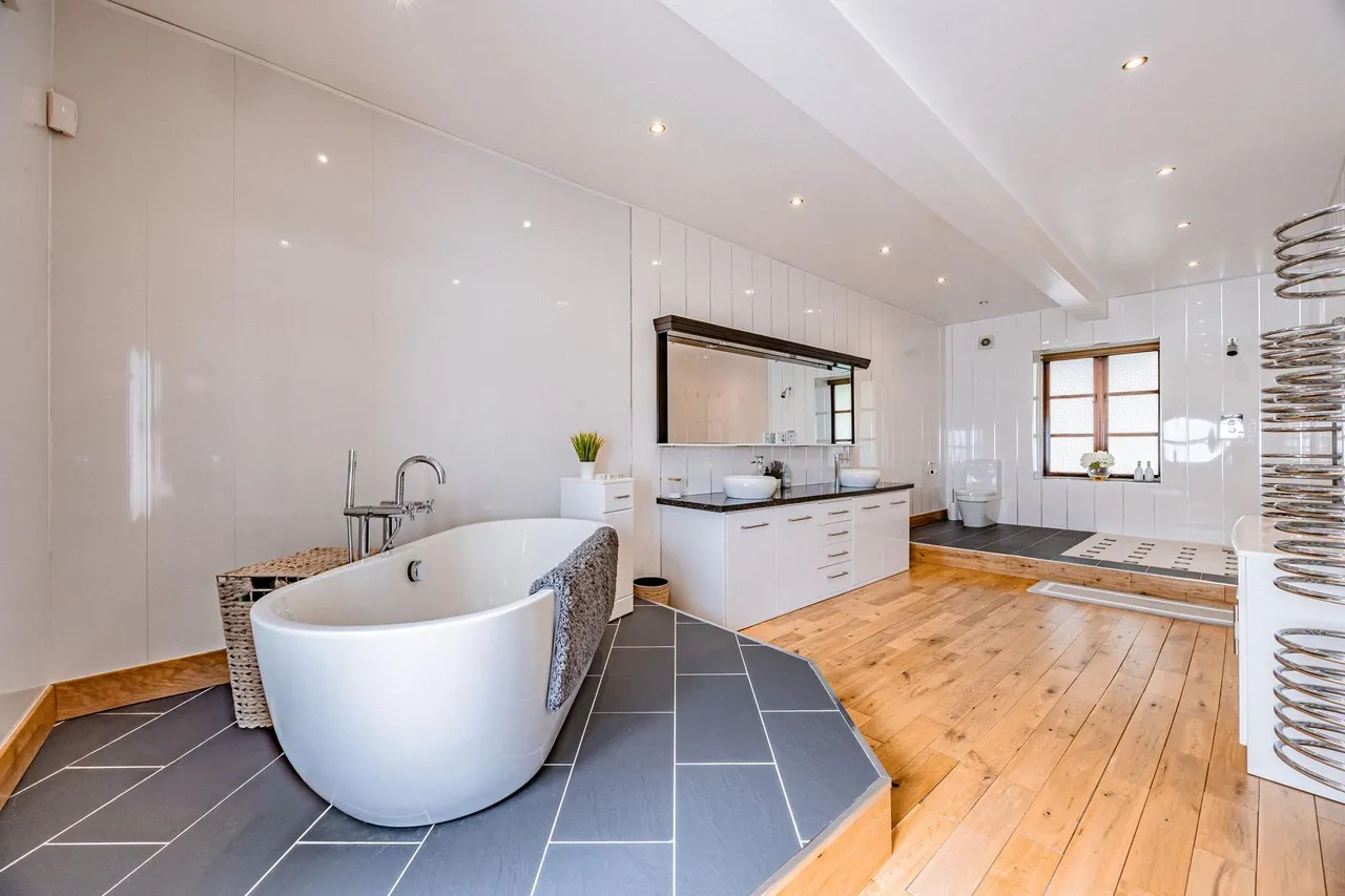 Chorley Road, Standish, WN1, photo 22
