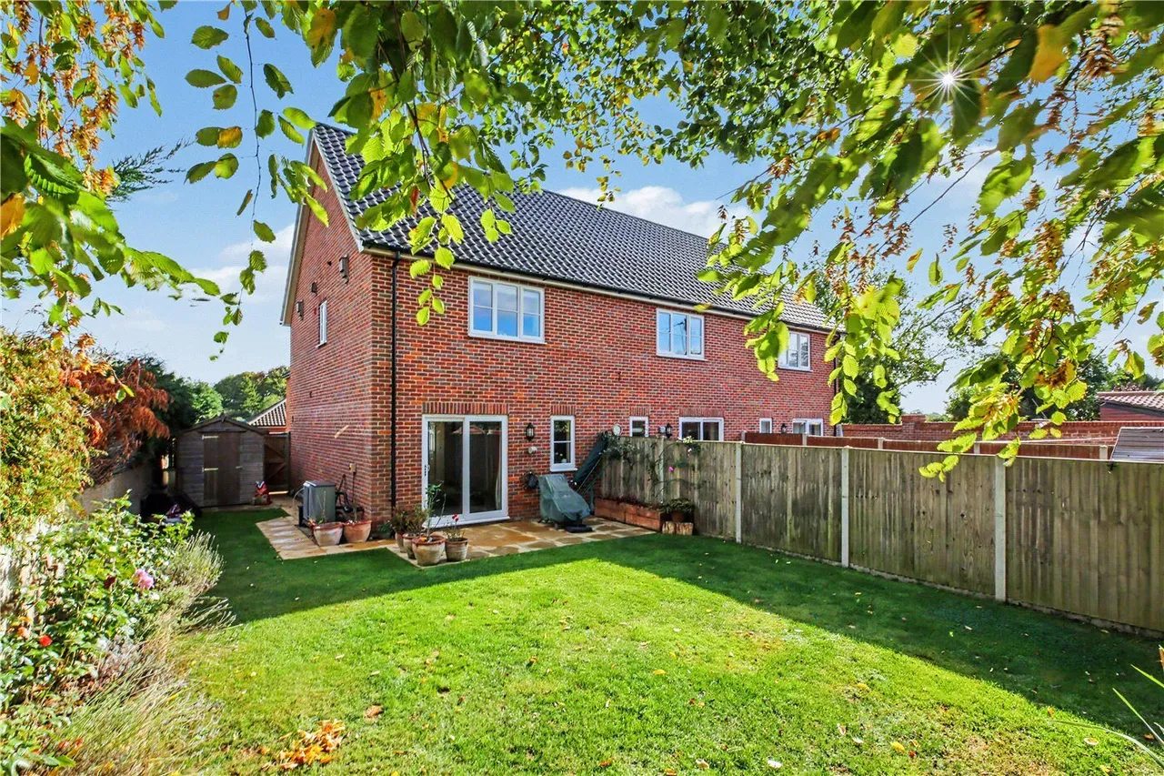 2 bed house for sale, Church Farm Close, Bramerton, NR14
