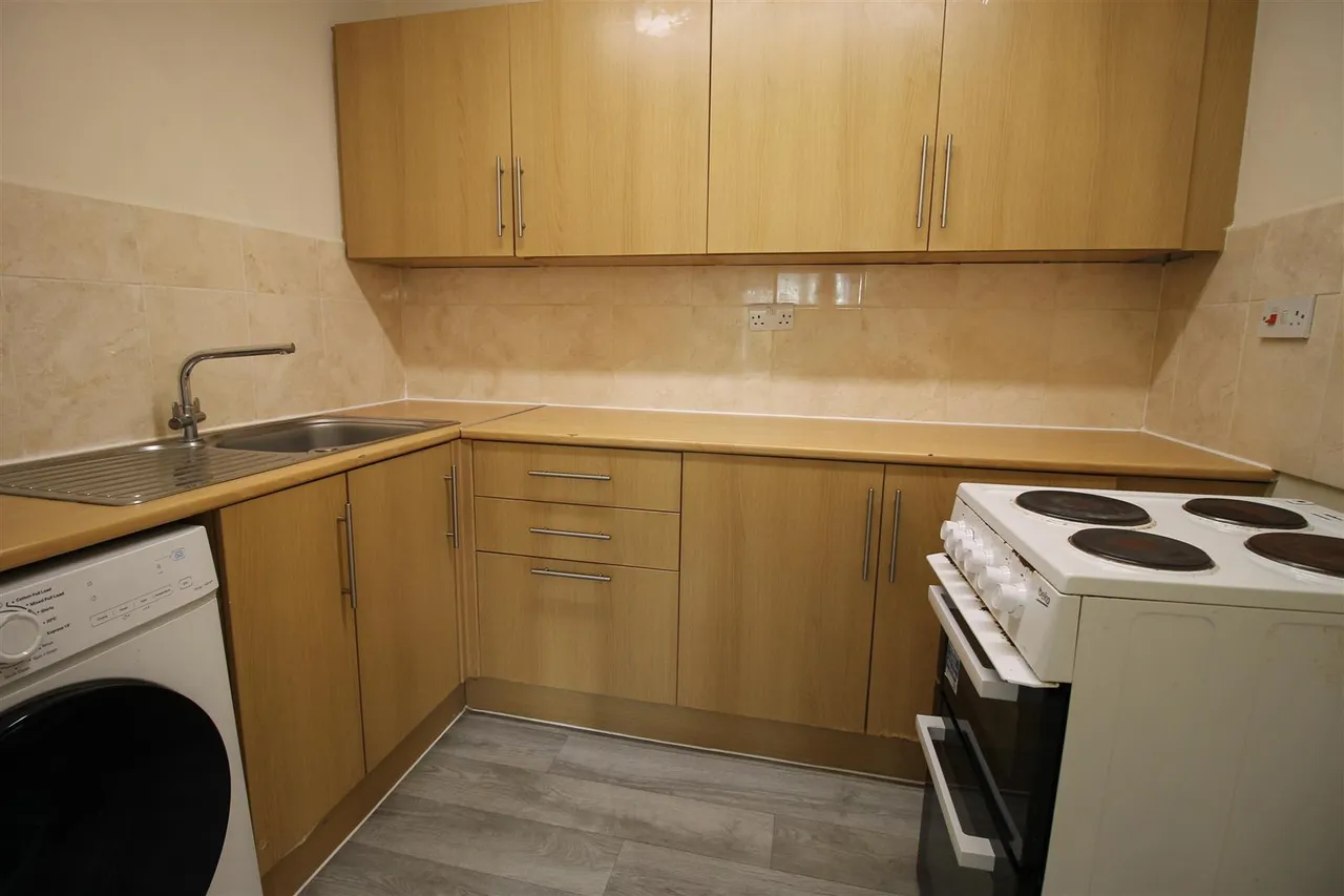 Aylesbury, Buckinghamshire, HP21 7LW, photo 3
