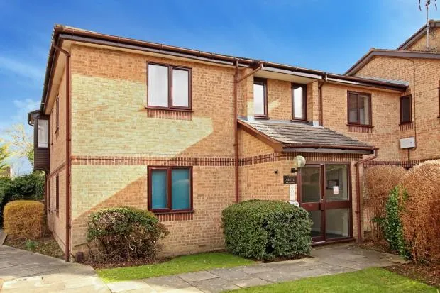 2 bed flat for sale — Aylesbury, Buckinghamshire, HP21 7LW