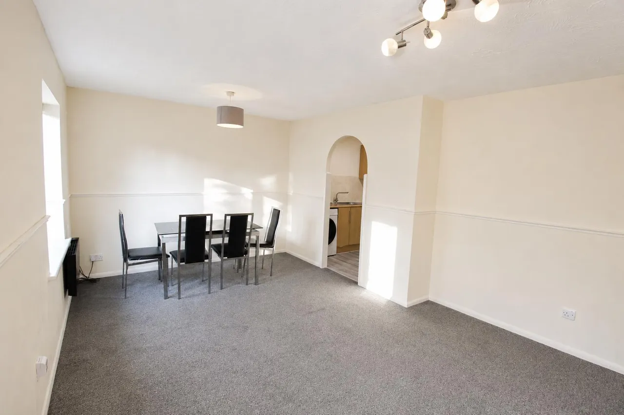Aylesbury, Buckinghamshire, HP21 7LW, photo 4