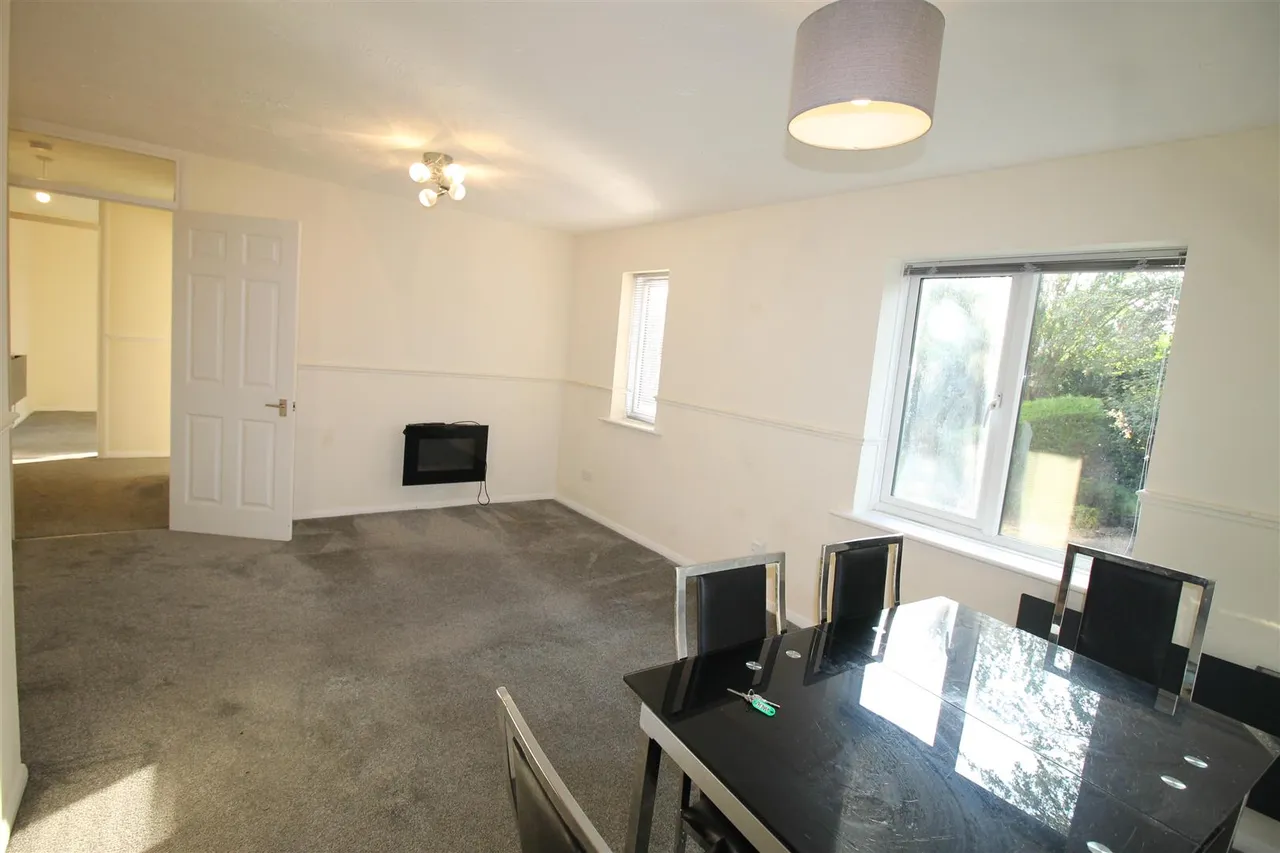 Aylesbury, Buckinghamshire, HP21 7LW, photo 5
