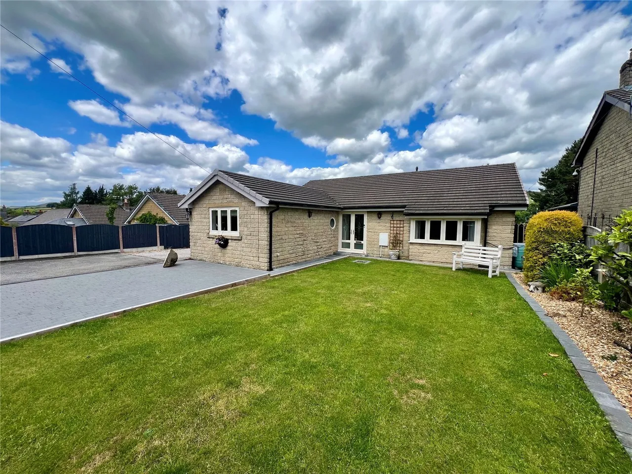 3 bed house for sale — Tunstead Milton, Whaley Bridge, High Peak, Derbyshire, SK23