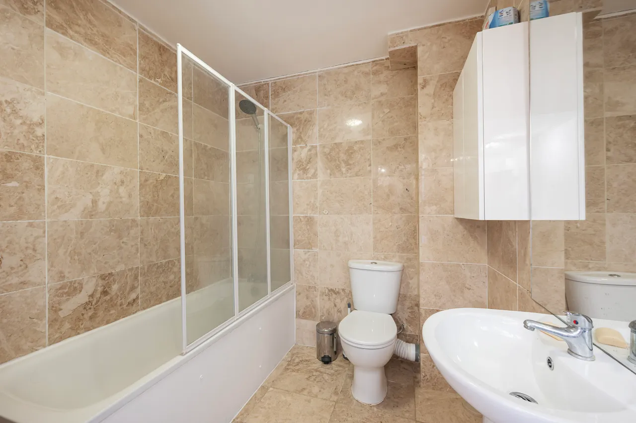 Flat 4 Hanover Court, 5 Stean Street, London, photo 5