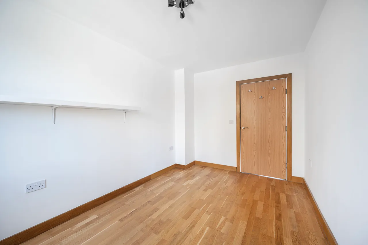 Flat 4 Hanover Court, 5 Stean Street, London, photo 9