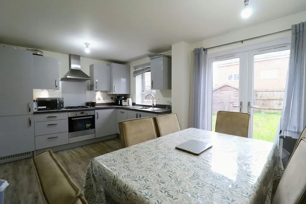 Sheppard Grove, Eagle Farm South, Milton Keynes, Buckinghamshire, MK17 7BE, photo 8