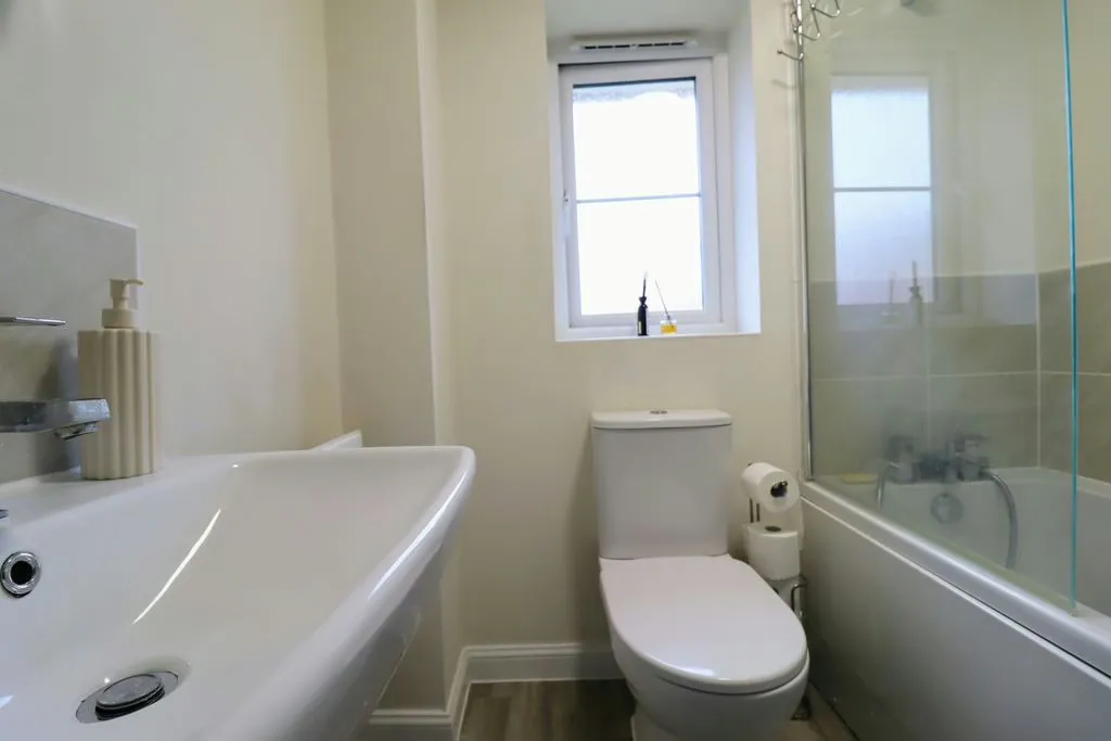 Sheppard Grove, Eagle Farm South, Milton Keynes, Buckinghamshire, MK17 7BE, photo 12
