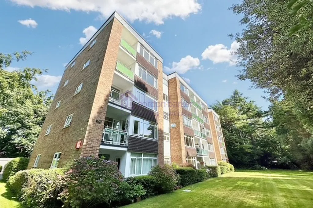 Gleneagles, 19 The Avenue, Poole, BH13 6HQ, photo 2