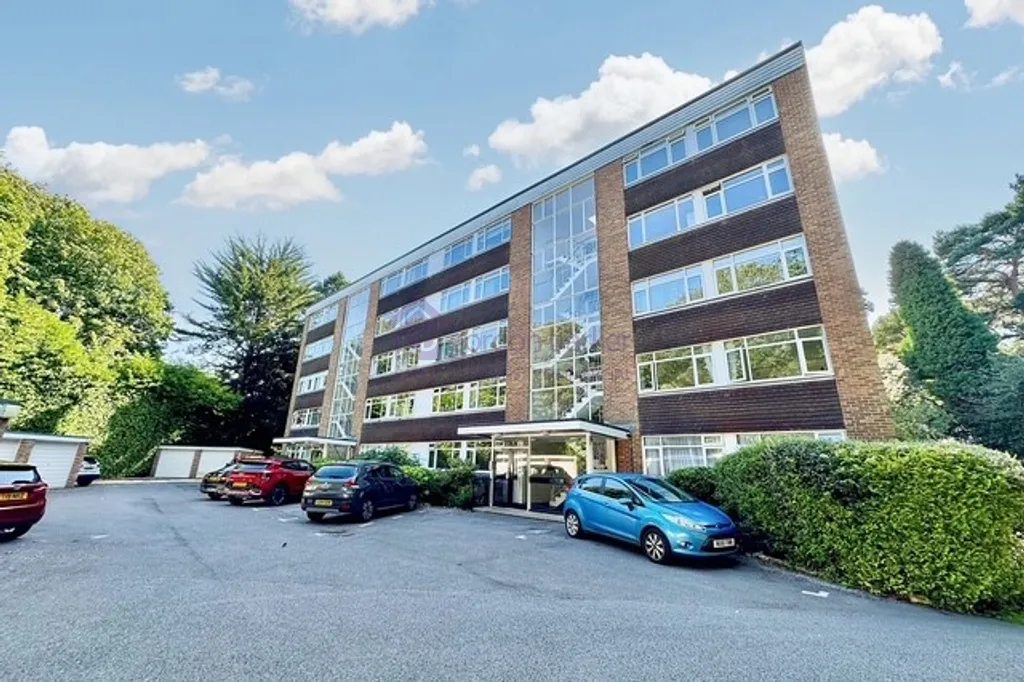 Gleneagles, 19 The Avenue, Poole, BH13 6HQ, photo 3